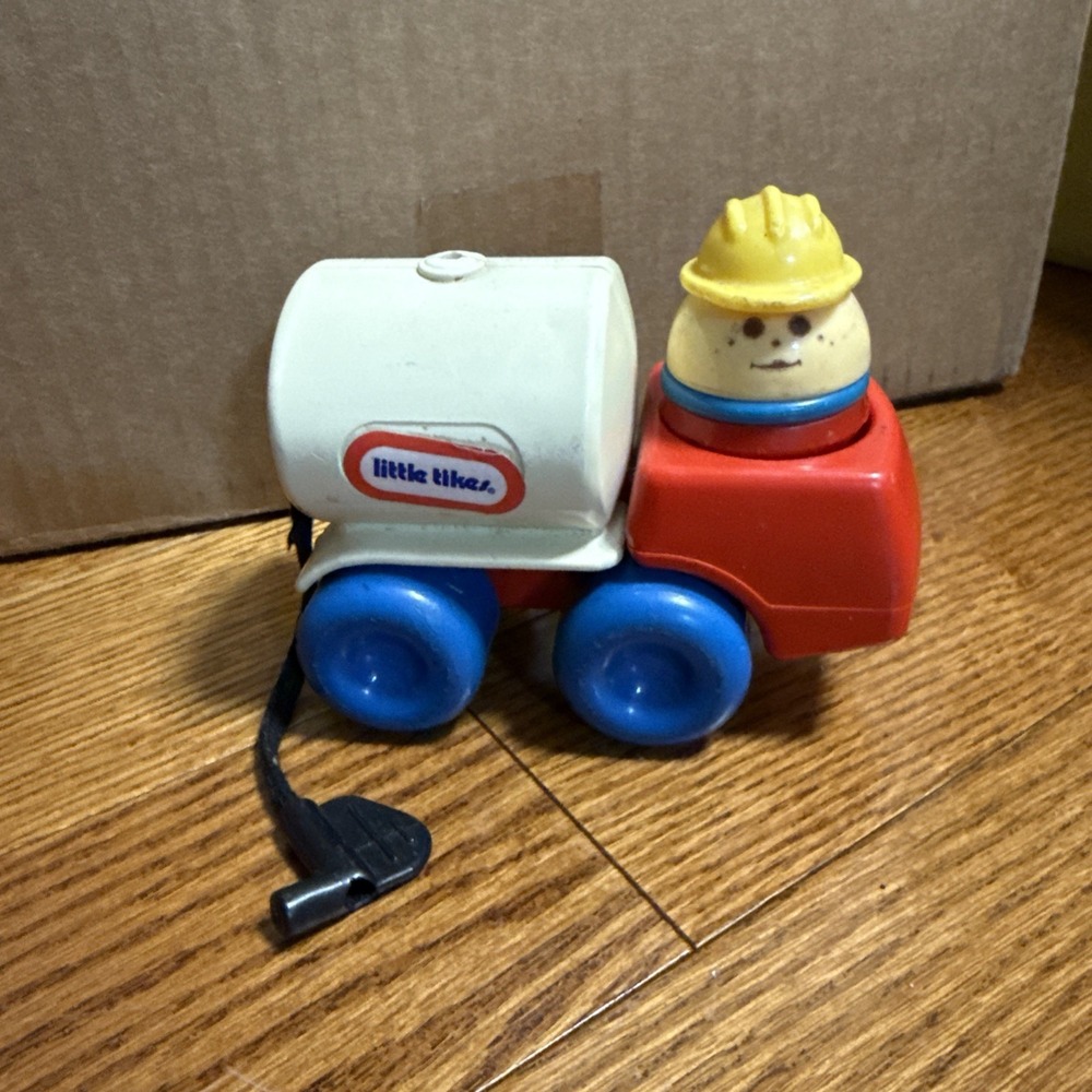 Vintage LITTLE TIKES Red/White/Blue Chunky Gas Fuel Truck Toddle Tot driver USA